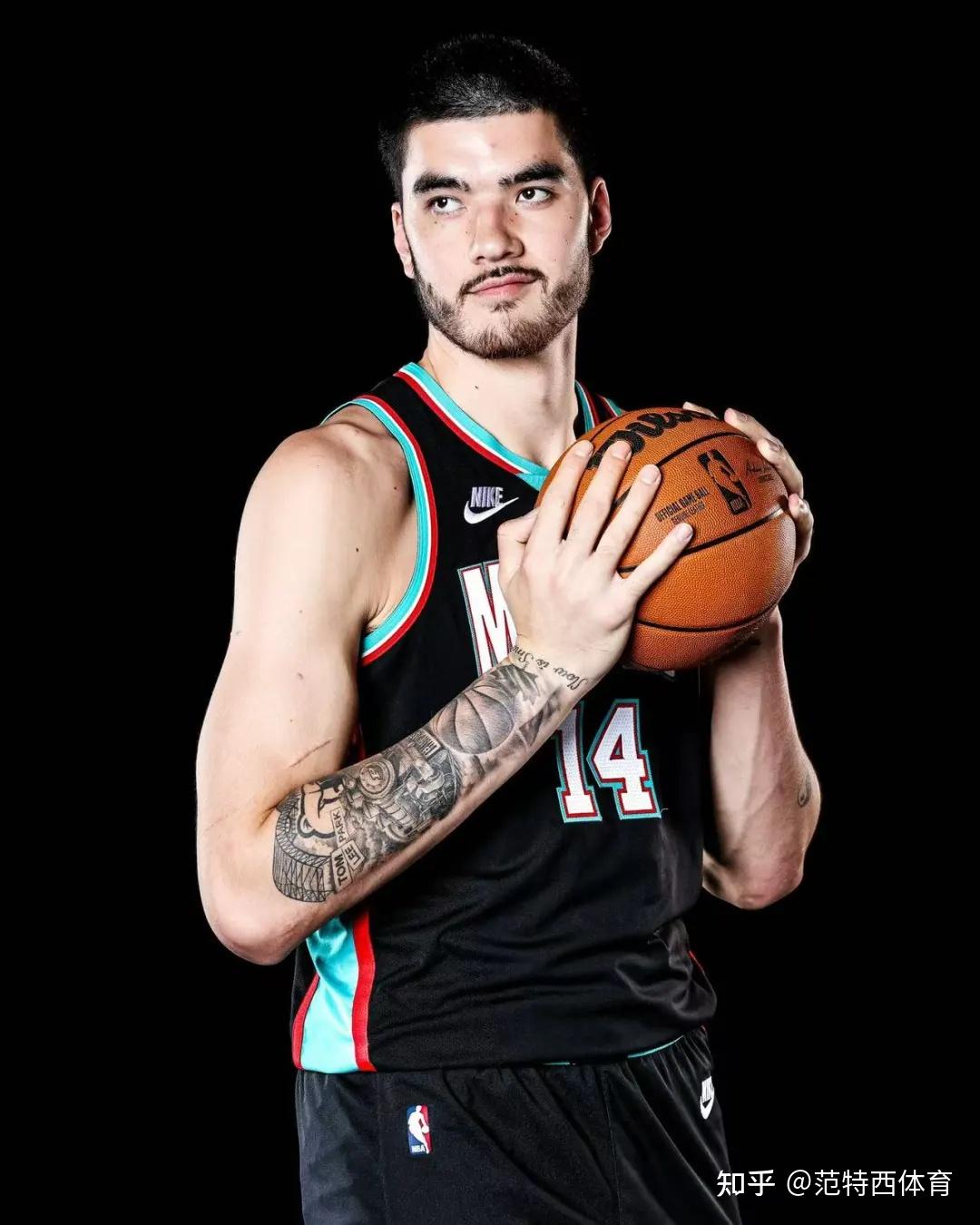 转折点！孟菲斯灰熊止住颓势；西甲赛前攻防权衡；更衣室稳定；资深球员宣示担当的简单介绍